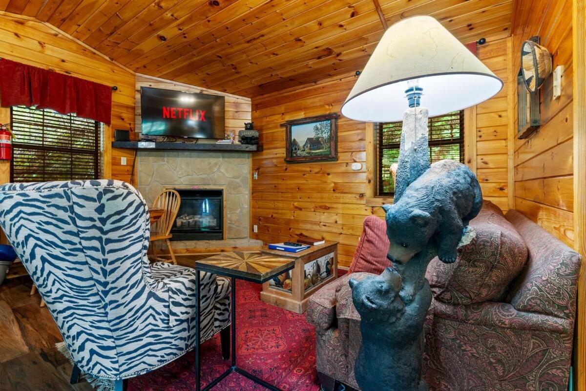 Cabin 5 Studio Cabin With Hot Tub, Water View And Fire Pit Βίλα Sevierville Εξωτερικό φωτογραφία