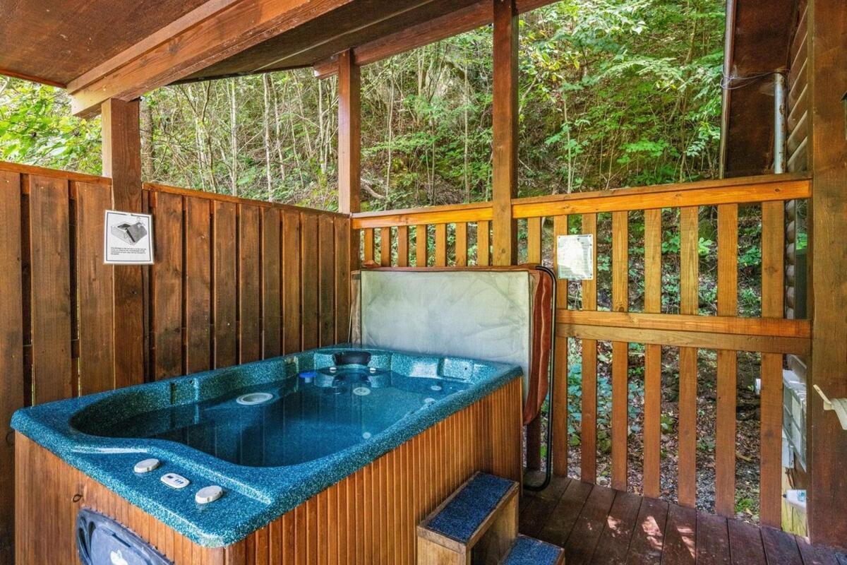 Cabin 5 Studio Cabin With Hot Tub, Water View And Fire Pit Βίλα Sevierville Εξωτερικό φωτογραφία